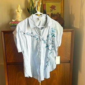 Embroidered, button up shirt- M